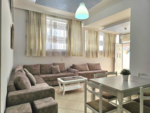 Eri Two Bedroom Holiday Apartment 285