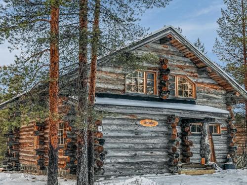 a log cabin in the woods in the snow at Holiday Home Kelohippu 2 by Interhome in Pyhätunturi