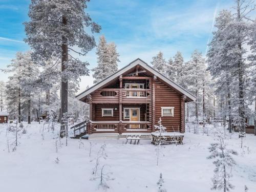 a log cabin in the snow at Holiday Home Lompakko by Interhome in Äkäslompolo