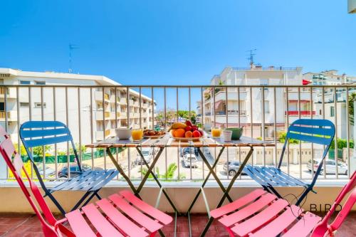 Nice 1BR w Terrace & Parking