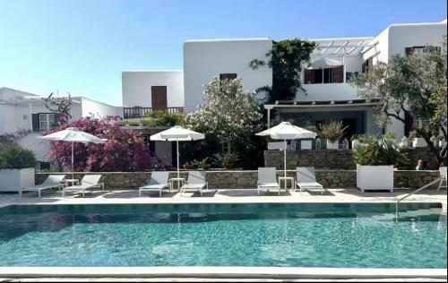 Nēso - Stylish Poolside Escape for 6 in Mykonos Town