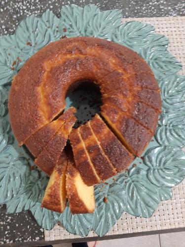 a cake sitting on a plate on a table at Kuawit Hotel in Aragarças