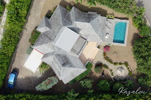 an overhead view of a patio with a pool and a house at Villa Kazalou in Saint Martin