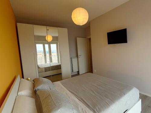 a bedroom with a bed and a couch and a television at Garba Stop in Rome