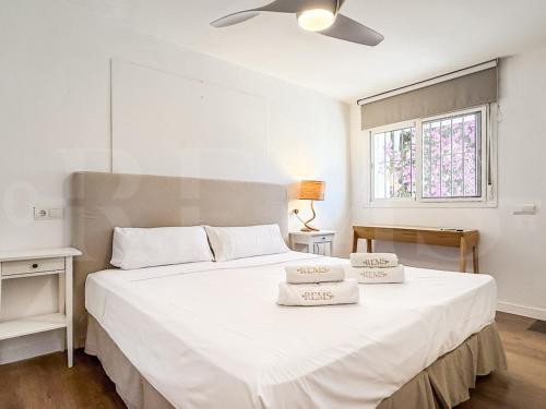 Sunny Villa & Rooftop Near Beach REMS