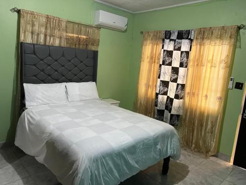 Llit o llits en una habitació de Netfa's Hidden Gem