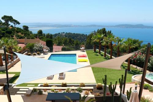 Villa Françoise pour 10 personnes avec vue mer et piscine chauffée à Carqueiranne