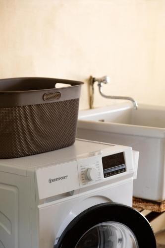a washing machine with a bucket on top of it at VILLA ODYSSEE 3 étoiles VUE MER Exceptionnelle, Spot VOILE, new Climatisation in Le Vauclin