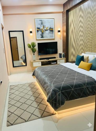 a bedroom with a large bed and a flat screen tv at Hotel Q victoria palace #tajmahal corridor & hotel lane in Agra