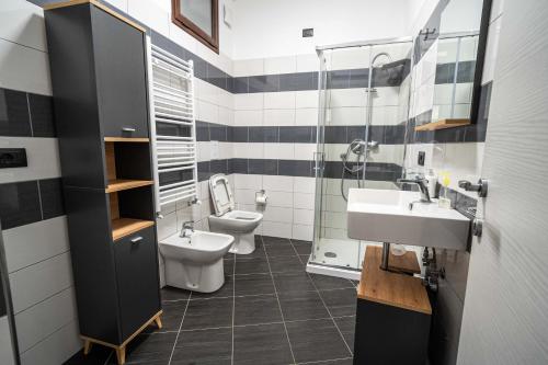 a bathroom with two toilets and a sink at B&B Il Trecciolino in Palmi
