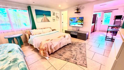 a bedroom with a bed and a tv in it at Close to beaches with hot tub and large garden in Sarasota