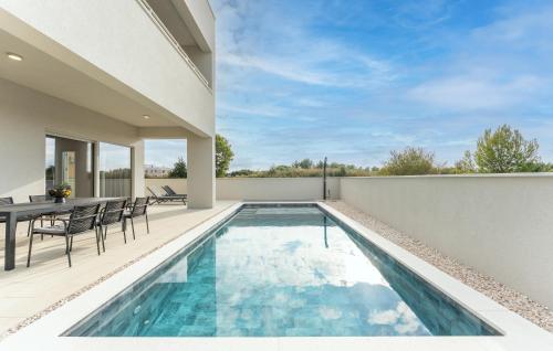 Luxury Villa for 12 people with heated pool - by TA Leut Agency