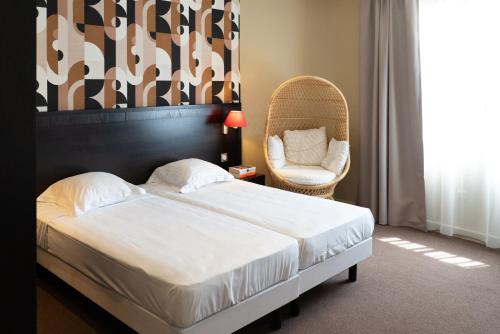 Llit o llits en una habitació de Hôtel Comté de Nice