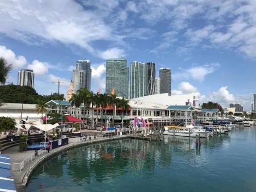 Modern Brickell Apartment Free Parking Pool and Gym photo 63