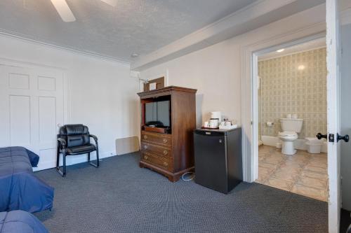 a room with a bed and a dresser and a toilet at Le Cavalier du Moulin - M11 in Quebec City