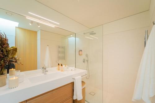 The Luminous by Lovely Memories - Pool Access