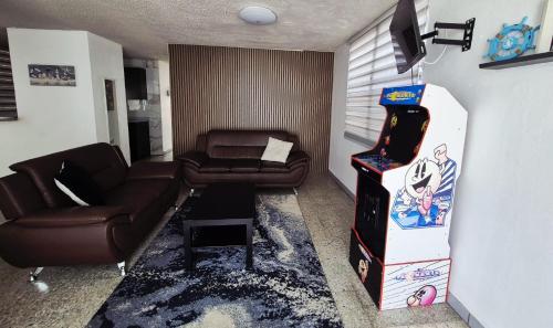 Televisi dan/atau pusat hiburan di Cozy Corner w/private pool