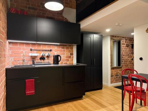 Køkken eller tekøkken på Loft Black and Red