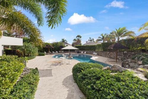 LUX 내부 또는 인근 수영장