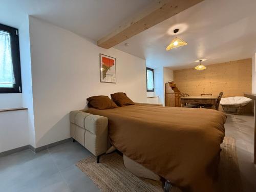 a bedroom with a large bed in a room at Escale à Boisinges in Viuz-en-Sallaz