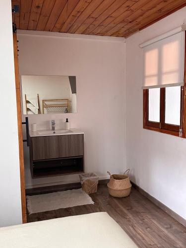 a bathroom with a sink and a mirror at La Casona Papudo in Papudo