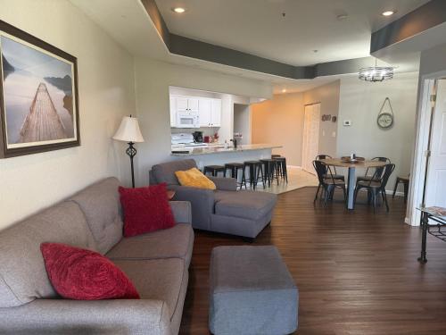 a living room with a couch and a dining room at Lake Ozarks Get Away in Lake Ozark
