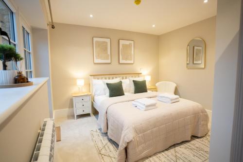 a small bedroom with a bed and a chair at Brand New Modern 2-Bed Dog-Friendly Apartment in Broadway High Street - Sleeps 6 in Broadway