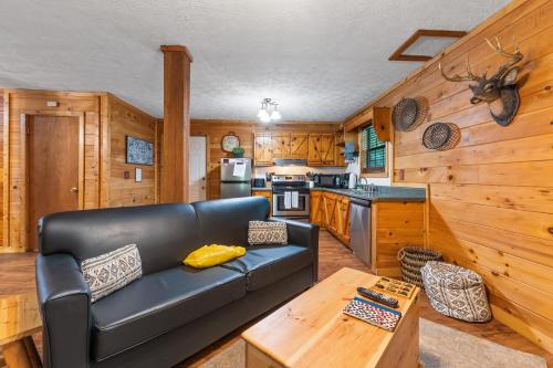 Oh Deer - Studio Wooded Twin Cabin, Hot Tub, TV & Wifi photo 63