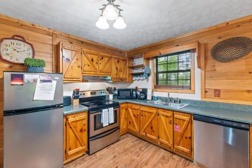 Oh Deer - Studio Wooded Twin Cabin, Hot Tub, TV & Wifi photo 64