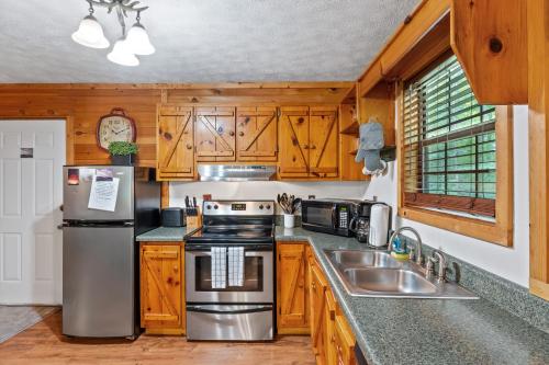 Oh Deer - Studio Wooded Twin Cabin, Hot Tub, TV & Wifi photo 66