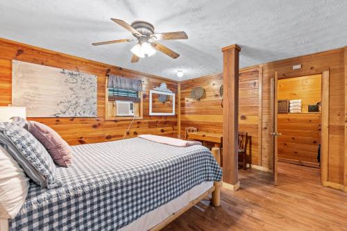 Oh Deer - Studio Wooded Twin Cabin, Hot Tub, TV & Wifi photo 68