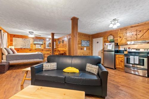 Oh Deer - Studio Wooded Twin Cabin, Hot Tub, TV & Wifi photo 69