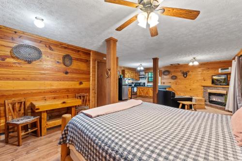 Oh Deer - Studio Wooded Twin Cabin, Hot Tub, TV & Wifi photo 72