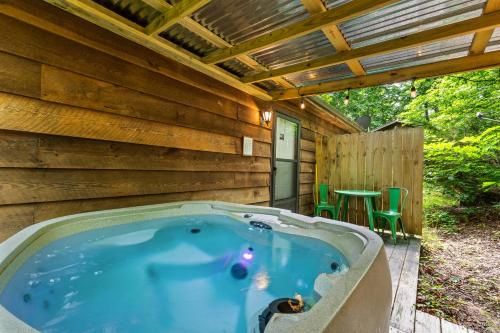 Oh Deer - Studio Wooded Twin Cabin, Hot Tub, TV & Wifi photo 75