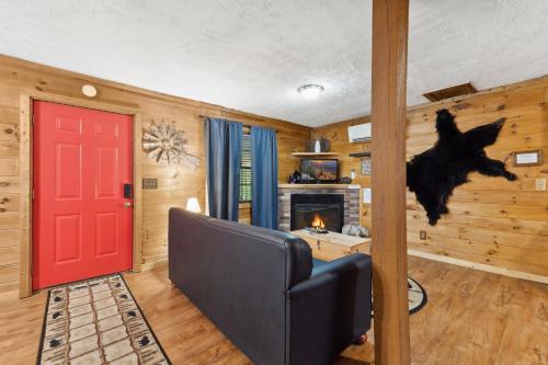 BEAR BOTTOMS Studio Twin Cabin HotTub TV Wifi photo 13