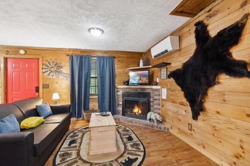 BEAR BOTTOMS Studio Twin Cabin HotTub TV Wifi photo 4
