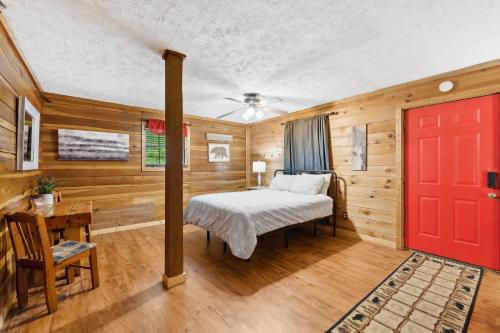 BEAR BOTTOMS Studio Twin Cabin HotTub TV Wifi photo 16