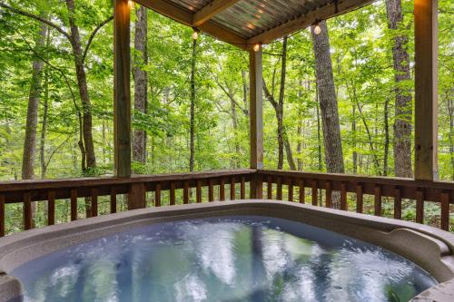 BEAR BOTTOMS Studio Twin Cabin HotTub TV Wifi photo 5