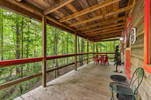 BEAR BOTTOMS Studio Twin Cabin HotTub TV Wifi photo 35