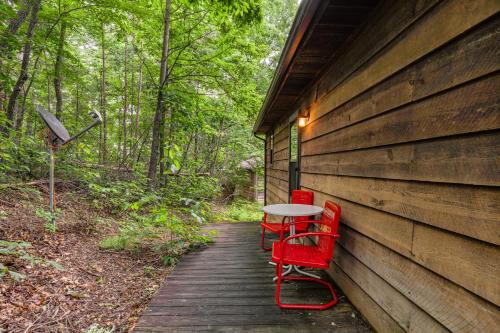 BEAR BOTTOMS Studio Twin Cabin HotTub TV Wifi photo 37