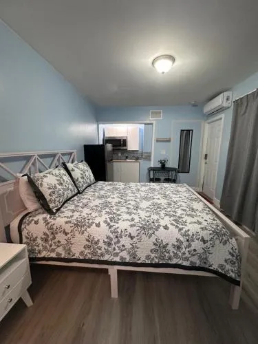 Cozy room close to everything, 5min to the airport photo 1