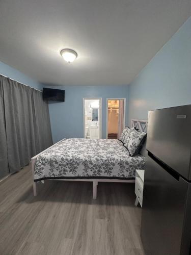 Cozy room close to everything, 5min to the airport photo 8