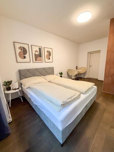 Danube Holiday Homes Citywall Apartment