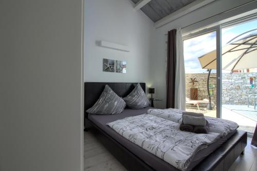 מיטה או מיטות בחדר ב-Charming villa Darte with private pool near Rovinj, extra pool heating available