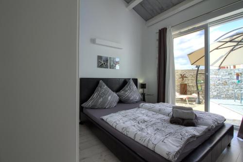 Postel nebo postele na pokoji v ubytování Charming villa Darte with private pool near Rovinj, extra pool heating available