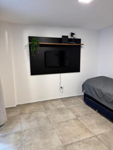 a flat screen tv hanging on a wall at Vicente apart 2 - CON COCHERA in Villa María