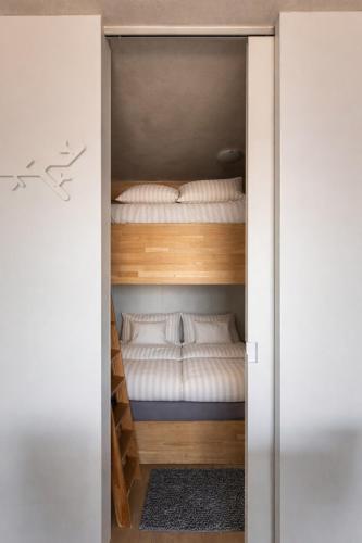 Llit o llits en una habitació de Studio Zeezicht