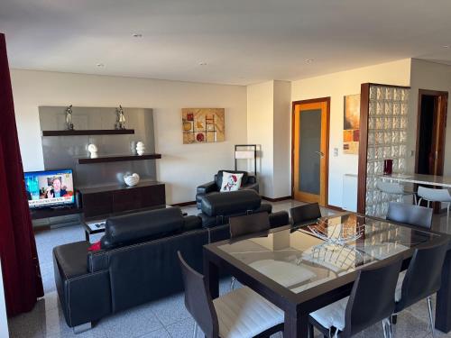 a living room with a couch and a table at Magnífico Apartamento T2 Praia de Esmoriz in Esmoriz