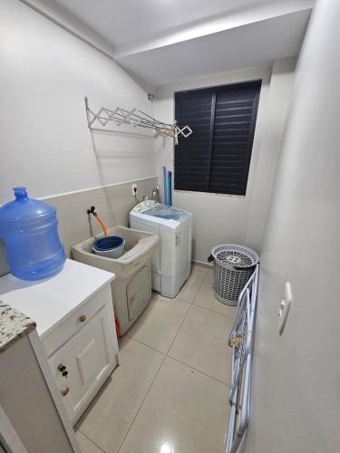 a bathroom with a sink and a toilet in it at Apartamento 3 Quartos - Centro de Piratuba in Piratuba
