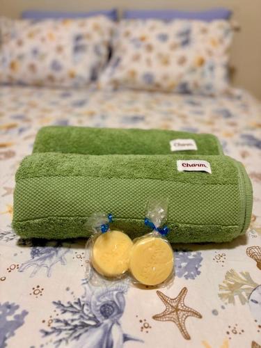 a green towel sitting on top of a bed at Conta desativada in São Luís